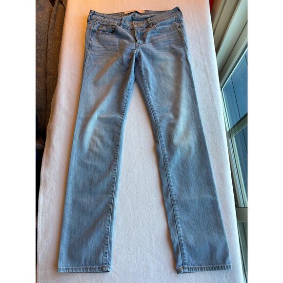 Abercrombie & Fitch Denim Jeans Low Rise Straight Leg 5 Pocket Lighter Wash 4S - Picture 1 of 5